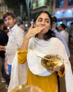 Palak Lalwani Instagram - Sundays are meant for Shimmies !! 

If you are a bellydancer ( a student , teacher ) 
You would resonate with the fact that Sundays have become very special. 

Appreciation post to all the working professionals who dedicate their weekend/ holiday to their hobbies .

To enter spaces for self is an act of self love/care and moving your body with bellydance vocabulary is healing and therapeutic in more ways than one . 

Shimmies are one of the most powerful technique for RELEASE. 

Few pointers to keep in my mind can help you in your journey with shimmy , remember :

1. It takes time .

2. There are good days and not so good days when it comes to shimmies. 
Enter, practice and exit . Without judging yourself . 

3. Every body is different so understand how your body relaxes, responds and visually looks when you do this technique . Find what fits right with your body . 

4. It is PURE EFFORT. 

5. Your body needs good conditioning/strengthening to give powerful shimmies . 

6. Understand how the body functions (anatomy wise ) with the different types shimmies. 

7. BREATHE it fuels your body for sustaining shimmies and make it look relaxed. 

8. Feel that jiggle FEEL IT , if you are not feeling it in your flesh you are missing out on one of the best feelings. 

9. Hold your lower center and feel the connection with the earth . Push into the floor for strong anchoring . 

10. Hold your upper centre so that the lower body is free of the upper body weight . Huge difference . 

11. Fall in love first so that all the drills don’t feel like work . 

🌻💃🏻

#sundayvibes #shimmies #shimmy #bellydance #egyptianshimmy #atikaladanceintensive #atikala #atikalacollective #keepinmind