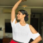 Palak Lalwani Instagram - @shehzeen.cassum inspires all the right vibes♥️