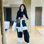 Pankhuri Awasthy Rode Instagram - The most trusty combo ever- black&white and a crop and baggy pants! Don’t you agree? 🖤 . . . #ootd #love #whatiwore #explore #fashionstyle #streetstyle