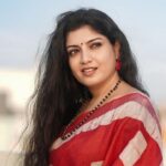 Papri Ghosh Instagram - U don’t need makeup for good photos, happiness is enough Saree @myvastras Photographer @cristooclicks #red #saree #actress #homely #nomakeup #terrace #photoshoot