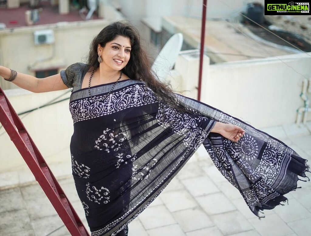Papri Ghosh Instagram - Don’t just live- live every moment 😃 Saree @myvastras Photography @cristooclicks #beautiful #life #comfortable #soft #saree #actress #homely #photo #photoshoot