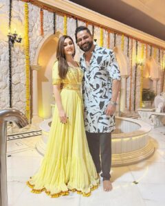 Parag Tyagi Instagram - गणपति बप्पा मौर्या।
Love you lotssss @ektarkapoor maam.. feeling super blessed 🤗❤️
#ektakapoor #ganpatidarshan #blessed #tuesday #pic #love #positivity #friends 
@paragtyagi @mushtaqshiekh @rizwanbachav