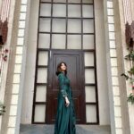 Parull Chaudhry Instagram - Feeling Royal Outfit & styling @tripzarora Hair @dethejaya Jewellery @shaikhaasifa626 #parullchaudhry #actor #influencer #contentcreator #parullians #explore #bhagyalakshmi #jofithaiwohhithai #traveller #vlogger #chaudhryonthego #fashion #fitness #beauty #lifestyle #fashionblogger #beautyblogger #yogini #fitnessmotivation #travel #saasbahuaurbetiyaan #parullkipaltan #ootd Mumbai - मुंबई