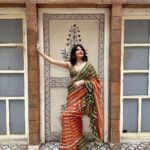 Parull Chaudhry Instagram - Ishq wala love With 7 yards of beautiful saree Outfit & styling @tripzarora Hair @dethejaya Jewellery @shaikhaasifa626 #parullchaudhry #actor #influencer #contentcreator #parullians #explore #bhagyalakshmi #jofithaiwohhithai #traveller #vlogger #chaudhryonthego #fashion #fitness #beauty #lifestyle #fashionblogger #beautyblogger #yogini #fitnessmotivation #travel #saasbahuaurbetiyaan #parullkipaltan Mumbai - मुंबई