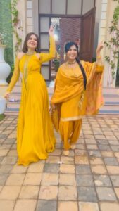 Parull Chaudhry Instagram - Rano & karishma grooving on jhumka💃🏻💃🏻
.

.

#reels #dancereels #reelsinstagram #reelitfeelit #rank #karishma #nehaprajapati #parullchaudhry #bhagyalakshmi