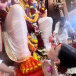 Pavitra Punia Instagram - 🙏Tu hai mera sab kuch , kuch hai nhe mere paas kehne ko. Bahot kuch diya hai tune mujhe raja 🙏 , tu sach mei Raja hai. 15 saal lage tujhe mujhe apne paas milne bulane ke liye , 15 saal….. har saal bolte the log ke chalo Lal Bagh ka raja chalte hain par nhe gai. Kyuki bulana to tumhe tha na. Aakhir kaar भेंट ho gai. Tu hai teri maya hai aur mai bhi teri sharan mei mere Lal Bagh ke raja . Jai kara sada he sunaungi tera mai. Jab tak hu iss dharti pe zinda teri tareef , tere tej ki tareef, teri mahima ke gungaan sabko sunaungi. 🌺🌺🌺🌺🌺🌺🌺🌺🌺🌺🌺🌺🌺🌺🌺🌺 26-09-2023. Ye tarikh mera doosra janam. 🌺🌺🌺🌺🌺🌺🌺🌺🌺🌺🌺🌺🌺🌺🌺🌺🌺 #lalbaughcharaja #lalbaughcharaja2023 🧿🧿🧿🧿🧿🧿🧿🧿🧿🧿🧿🧿🧿🧿🧿🧿🧿 Lal Baug - Ganpati