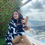 Pooja Banerjee Instagram - Hello Wise Wednesday… #feelingsagacious #PoojaBanerjii #NoFilter #Just styled by @styling.your.soul HMU BY @jhanvimehta_mua_ Mumbai, Maharashtra