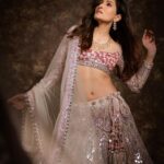 Pooja Chopra Instagram - 💫 . . In @reynutaandon 📸 @deepak_das_photography Makeup @tanyamakeoverofficial Jewellery @dhanrajjewellers Styling @nikitah_14