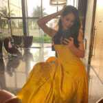 Pooja Chopra Instagram - The art ~ the artist 👩‍🎨😛 #letmetakeaselfiefirst #aboutlastevening✨ #proteinshake #alwaysbymyside #obsessed #goodhealth #goodlife #happymood #love #life #goodhealth #photoofday #ohbtwinlovewithmywalkin-closet #justsaying add *hairflick* for effect #ifyoudontknownowyouknow