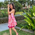 Pooja Chopra Instagram - Pretty dress, pretty place n some wind 🌸 #aboutlastnight #bewithbeti #magichour