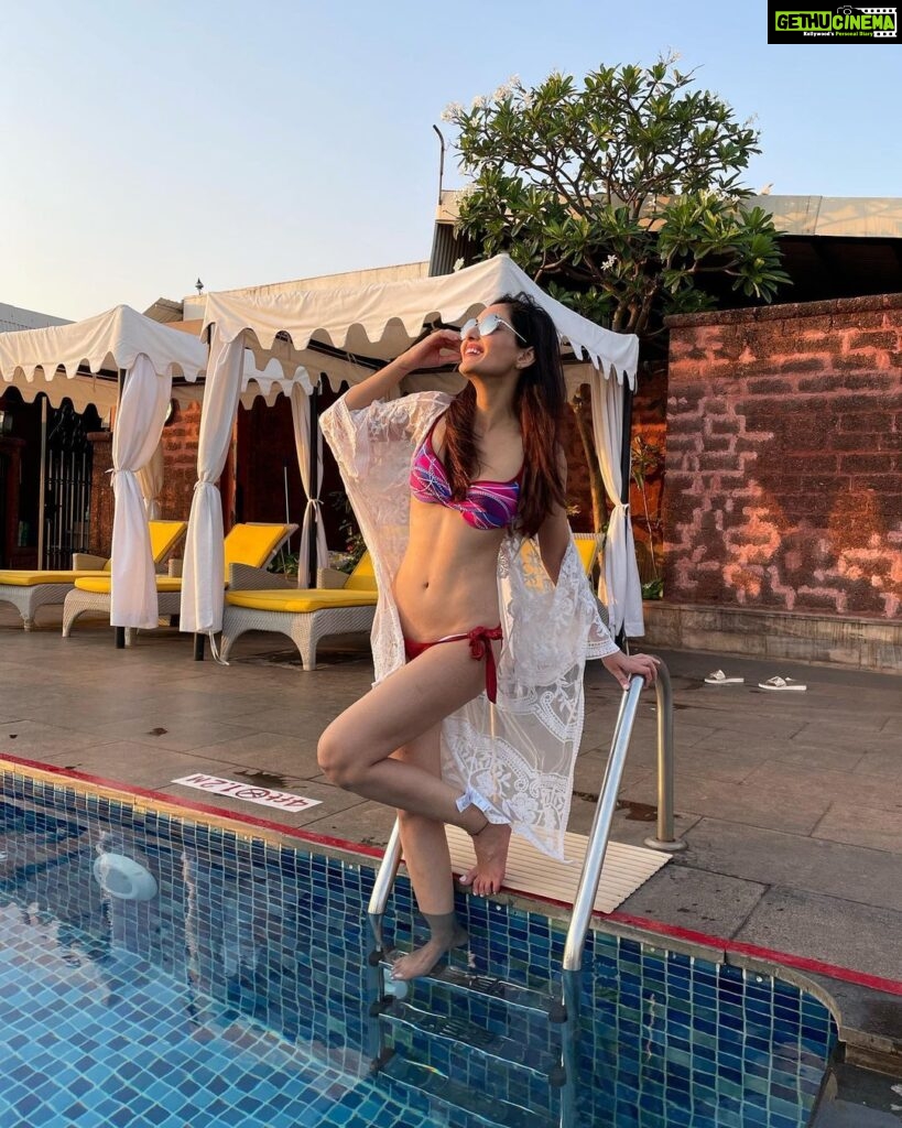 Pooja Chopra Instagram - Vibes 🤍 . . . . . #saturdayvibes #saturdaze #lazyweekend #weekendgetaway #poolvibes #bikinilife #bikiniseason #happychild #smilingqueen #sunrise #bikinifitness #fitness #fitnessmotivation #nofilter #cute #happy #photooftheday 🎈