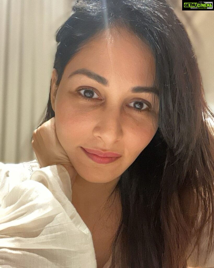 Pooja Chopra Instagram - struggle to stay awake for a 2am flight is real 🥴 . . . #earlyearlymorning #airportwaiting #bored #mightdeletelater #blåa &$#%@