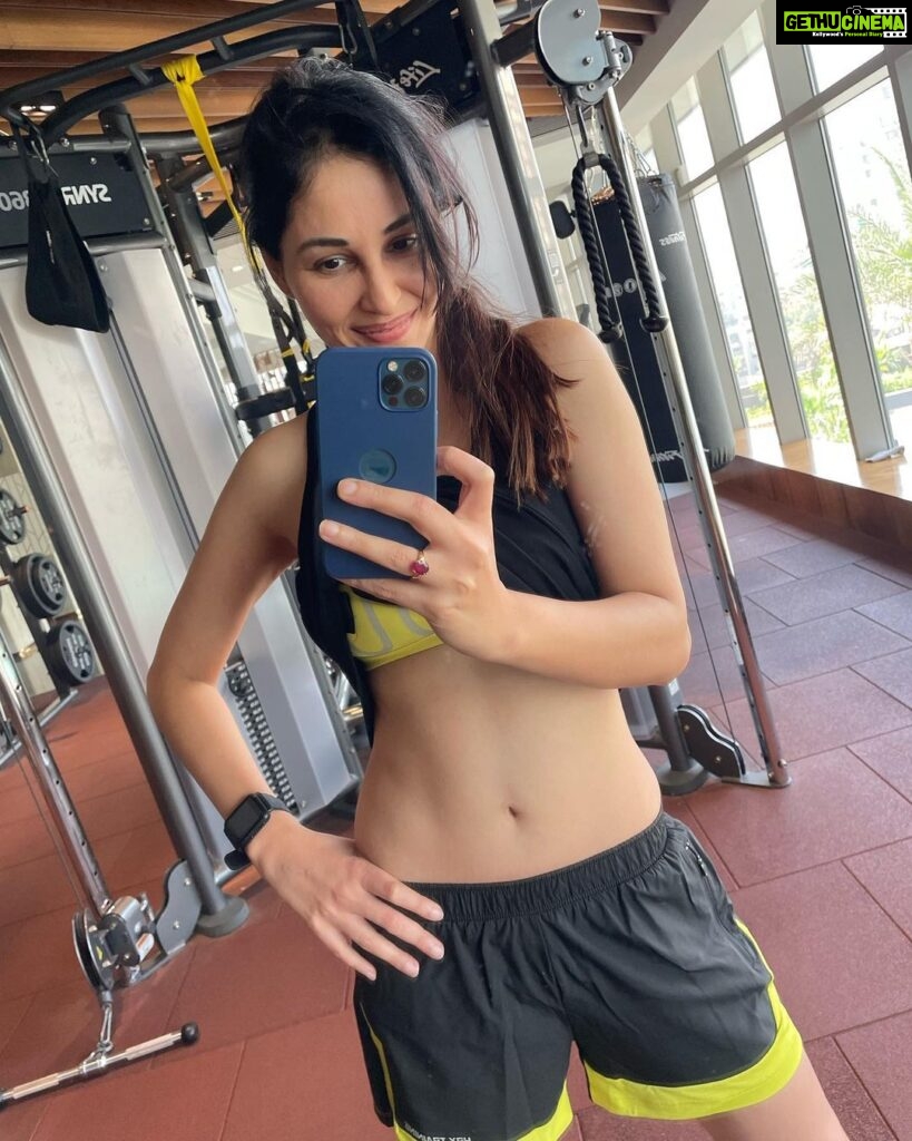 Pooja Chopra Instagram - How you doin’ ;) . . . . . . . #slaybae #slayqueen #sundaymotivation #goodvibes #happyplace #gym #nofilter #fitnessmotivation #love #absworkout #abs #cute #happy #hardworkpayoff #happyheart #goodmorning #bestwaytostarttheday 💋