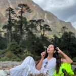 Pooja Chopra Instagram - 😫 . . . . . . . . . #majormissing #sundayvibes #sundaywoes #mentallyhere #takemeback #tb #mountains #bluesky #pinetrees #river #crispair #love #sunshine #sunkissed #messyhair #alive #happyheart #naturelover #instagood #instapic #nofilterneeded