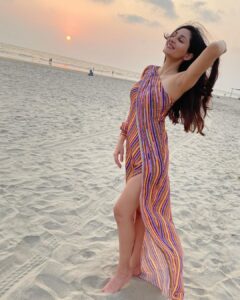 Pooja Chopra Instagram - She loved a windy day it made her feel like she was flying 🎻
.
.
.
.
.
.
.
.
👘@babitamalkani
