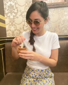 Pooja Chopra Instagram - Overjoyed to be back in the city of Nawabs, kababs & Aadabs.. Lucknow, you’ve always had so much to offer.. can never have enough of you🤍 My love for You is like an old school romance 🎶 

#dayoffwork #madethemostofit #food #shopping #tea #parks  #lucknowdiaries #jahaanchaaryaar