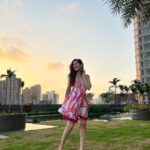 Pooja Chopra Instagram - Pretty dress, pretty place n some wind 🌸 #aboutlastnight #bewithbeti #magichour
