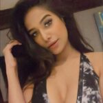 Poonam Pandey Instagram - Just reached back to my hotel room & thought to make this lol 😂 . #dubai #dubai🇦🇪 #metime #love #pplovers #poonampandeylovers #funny #reel #ppfans Dubai - دبى