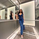 Poonam Pandey Instagram - Oh! Hey there 💋 . . #pplovers #bluedress #sexy #dubai #nightlife #fun #poonampandey #poonampandeyphotos