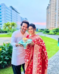 Poonam Preet Bhatia Instagram - Life has been so beautiful with you. Happy first karwaChauth to you my love @sanjaygagnaniofficial ♥️

#karwachauth #firstkarwachauth #indianfestival #favouriteseason