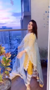 Poonam Preet Bhatia Instagram - गुफ़्तगू तुझसे कभी, यूँ भी कर लेते है 

हम ही कह देते है, हम ही सुन लेते है! 

💛
💛
💛

Outfit - @shopruzhan ( order your favourite festive look now! ) 

#festivewear #festivevibes #dussehra #pujaready #navratri