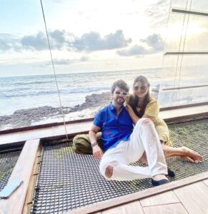 Poonam Preet Bhatia Instagram - Sundowner, Sea & Sweetheart 😍🥂

#blissful