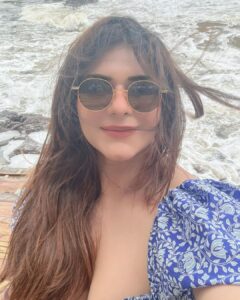 Poonam Preet Bhatia Instagram - How to get a beach body: 💁🏻‍♀️
Step 1: Have a body. 😂
Step 2: Go to the beach 🤭🤭 

#sorrynotsorry #beachtoyouit #feelingfintastic #talktothesand #restingbeachface