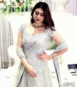 Poonam Preet Bhatia Instagram - Meinu maaru  meri maa 🤪🤪 

#punjaban #suitadipatti #punjabikudi