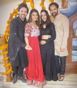 Poonam Preet Bhatia Instagram - Here’s to love, light, and ladoos ✨✨🪔
♥️
♥️
♥️
♥️
♥️
Outfit - @sejalkamdardesigns 
Jewellery- @ishhaara 

#ourfirstdiwali #diwalidecorations #india #happydiwali #diwalivibes #celebration #festivevibes