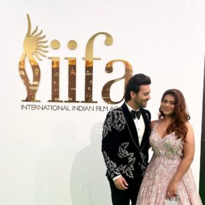 Poonam Preet Bhatia Instagram - We definitely painted the Carpet from 💚 to ❤️

#onlylove #spreadlove #iifa #iifa2022 #abudhabi #uae🇦🇪