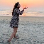 Poonam Preet Bhatia Instagram - I got a pocketful of sunshine 🌞💛💛 #kissingthesun #sunset #sunshinegirl #loveisallyouneed