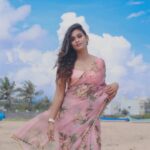 Poornima Ravi Instagram – An Ocean Breeze puts a mind at ease ❤️

MUAH: @glow_by_zapri 
Photography: @gk_.photography._ 
Costume: @suhanyalingamdesign

#poornimaravi #araathi #fashionphotography #love #pinkaesthetic #sea