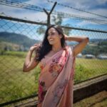 Poornima Ravi Instagram – That wide smile you’ll find right under your nose is your wealth. 😁

Costume:@uttara_trulyurs 
.
.
.
.
.
.
.
..
.
#poornimaravi #araathi #saree #sareelove #blouse #simplelook #love #smiles #pink #peach #peachsaree #ooty #casualstyle #hair #casualphotography #actress #fashionphotography #poornimaravipictures