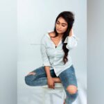 Poornima Ravi Instagram - A sass a day, keeps the basics away!! Swipe to watch the BTS of the pic!! Photographed by @bricabrac.in @praveen93 MUAH: @viyahairandmakeup Costume: @viyahairandmakeup . . . . . . . . . . . . . #poornimaravi #araathi #denim #denimjacket #photography #bricabrac