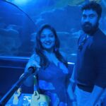 Priyanka Nalkari Instagram - #aquarium #kl #kualalumpur #lovefishes #blue #couplegoals #happyweekend #jumpsuit #selfies #malaysia #fun #happy #wifeylife #actresslife #teluguamayi #tamilactress #indian #instagram #instamood Aquarium KL Tower