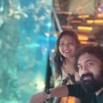 Priyanka Nalkari Instagram - #aquarium #kl #kualalumpur #lovefishes #blue #couplegoals #happyweekend #jumpsuit #selfies #malaysia #fun #happy #wifeylife #actresslife #teluguamayi #tamilactress #indian #instagram #instamood Aquarium KL Tower