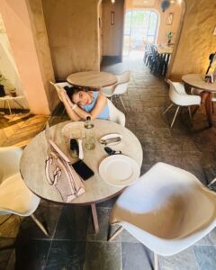 Priyanka Thimmesh Instagram - 🤟🏻💋 ❤️🪄 #priyankathimmeshofficial #priyankathimmesh Green Theory