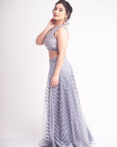 Priyanka Thimmesh Instagram - Smile, it’s free therapy😀✨ Photography @bhagathmakka Credit #jehensaai Desginer by @lakshana_label Makeup & hair @iglambeautystudiochennai @iampriyankaathimmesh #priyankathimmeshofficial #priyankathimmesh #lovelife #smileon #beliveinyourself
