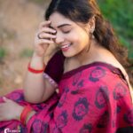 Priyanka Thimmesh Instagram - ✨ Happy morning 🥰 📸 by my fav one @rainbow_photography_official 🥰🤍 #priyankathimmeshofficial #priyankathimmesh #sareelove #traditionalwear #happiness #smilemore #instagood #rainbowphotography #rainbowclick🌈