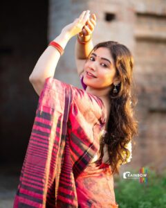 Priyanka Thimmesh Instagram - ✨

Happy morning 🥰
📸 by my fav one @rainbow_photography_official 
🥰🤍
#priyankathimmeshofficial #priyankathimmesh #sareelove #traditionalwear #happiness #smilemore #instagood #rainbowphotography #rainbowclick🌈