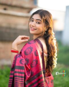 Priyanka Thimmesh Instagram - ✨

Happy morning 🥰
📸 by my fav one @rainbow_photography_official 
🥰🤍
#priyankathimmeshofficial #priyankathimmesh #sareelove #traditionalwear #happiness #smilemore #instagood #rainbowphotography #rainbowclick🌈