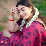 Priyanka Thimmesh Instagram - ✨ Happy morning 🥰 📸 by my fav one @rainbow_photography_official 🥰🤍 #priyankathimmeshofficial #priyankathimmesh #sareelove #traditionalwear #happiness #smilemore #instagood #rainbowphotography #rainbowclick🌈