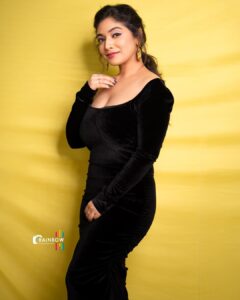 Priyanka Thimmesh Instagram - “I love all black clothing. I think it's timeless and beautiful"
🖤🖤🖤🐝

@iampriyankaathimmesh 
@rainbow_photography_official 
@makeupstoriesbysumachikkegowda
#iampriyankathimmeshoffical #priyankathimmesh