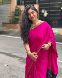 Priyanka Thimmesh Instagram - ಎಲ್ಲರಿಗೂ ಗೌರಿ ಗಣೇಶ ಹಬ್ಬದ ಶುಭಾಶಯಗಳು 🌸🙌🏻

@iampriyankaathimmesh