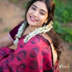 Priyanka Thimmesh Instagram - ✨ Happy morning 🥰 📸 by my fav one @rainbow_photography_official 🥰🤍 #priyankathimmeshofficial #priyankathimmesh #sareelove #traditionalwear #happiness #smilemore #instagood #rainbowphotography #rainbowclick🌈