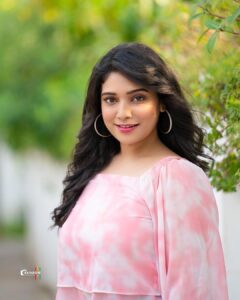 Priyanka Thimmesh Instagram - ✨ shine on 🤍🤍🤍💖
Good evening ✨💖

@rainbow_photography_official so good clicks 📸.. thankz again 💌

@iampriyankaathimmesh 
#priyankathimmeshofficial 
#happysoul ❤️