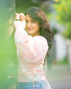 Priyanka Thimmesh Instagram - ✨ shine on 🤍🤍🤍💖
Good evening ✨💖

@rainbow_photography_official so good clicks 📸.. thankz again 💌

@iampriyankaathimmesh 
#priyankathimmeshofficial 
#happysoul ❤️