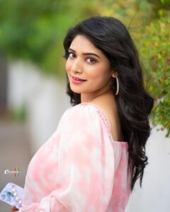 Priyanka Thimmesh Instagram - ✨ shine on 🤍🤍🤍💖
Good evening ✨💖

@rainbow_photography_official so good clicks 📸.. thankz again 💌

@iampriyankaathimmesh 
#priyankathimmeshofficial 
#happysoul ❤️