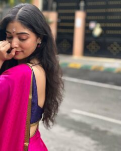 Priyanka Thimmesh Instagram - ಎಲ್ಲರಿಗೂ ಗೌರಿ ಗಣೇಶ ಹಬ್ಬದ ಶುಭಾಶಯಗಳು 🌸🙌🏻

@iampriyankaathimmesh