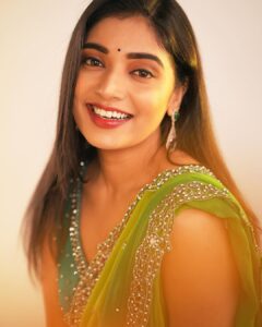 Priyanka Thimmesh Instagram - 💚✨

Photography @bhagathmakka 
Desginer by @lakshana_label 
Makeup & hair  @iglambeautystudiochennai 

@iampriyankaathimmesh #priyankathimmeshofficial #priyankathimmesh #greenlove